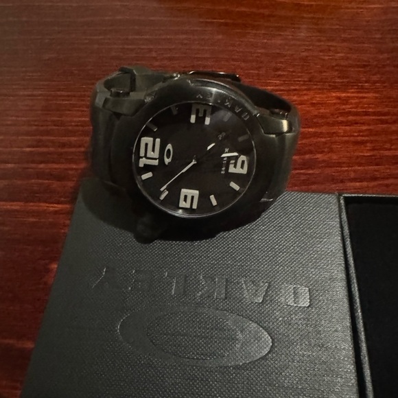 Authentic Oakley Kill Switch Watch/blak Dial/ Black Bezel-SS-Tech Bezel/EUC - Picture 8 of 15